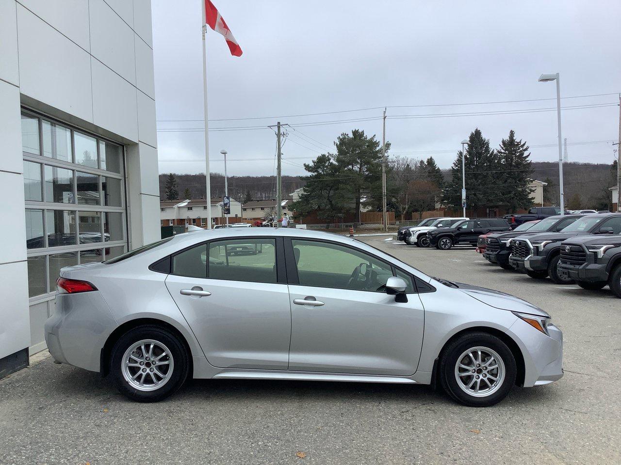 2023 Toyota Corolla Hybrid LE Photo3