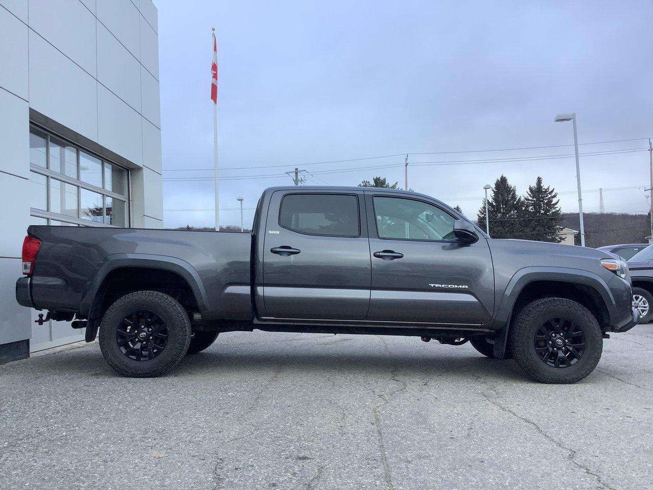 2016 Toyota Tacoma SR5 Photo3