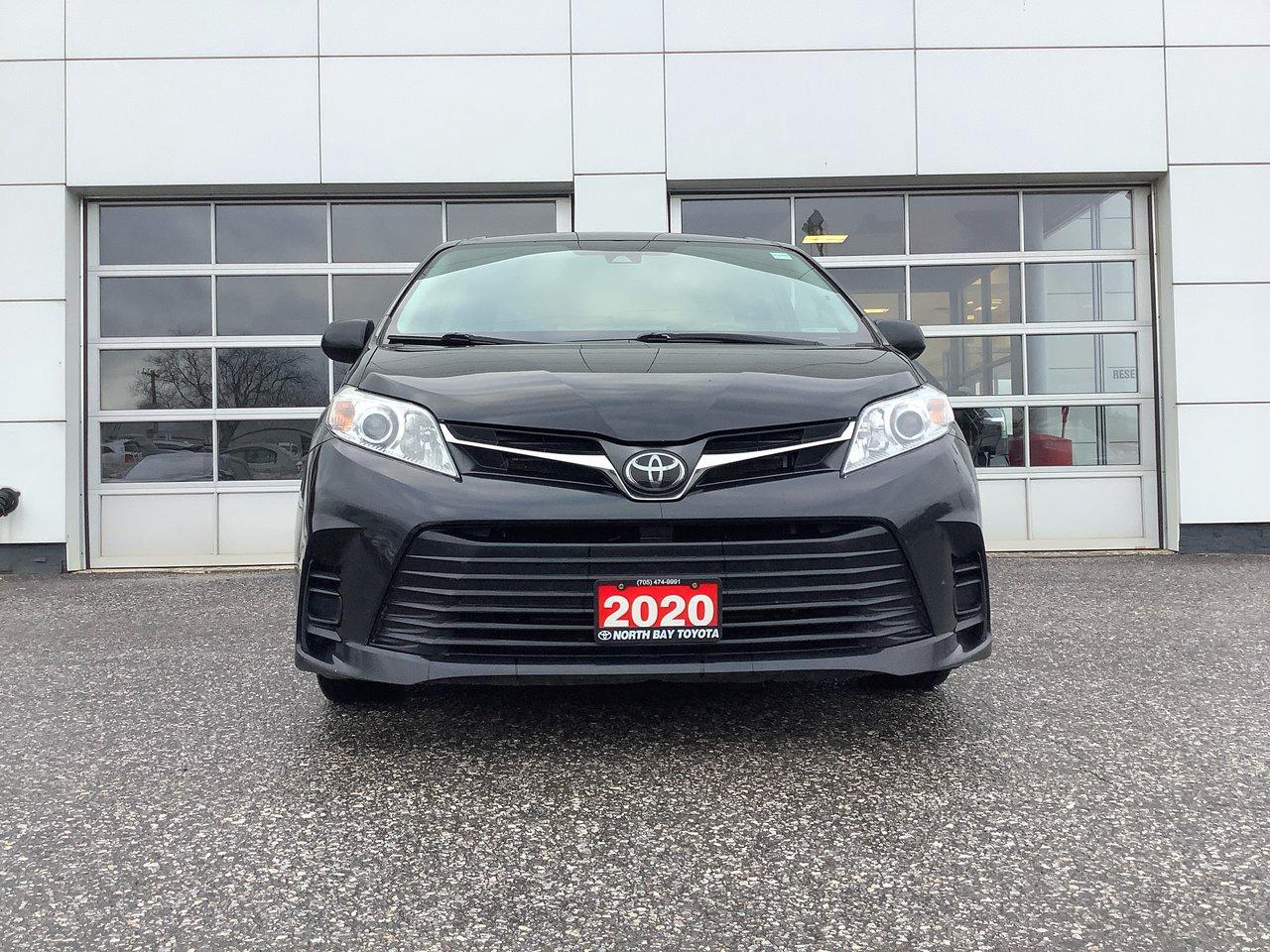 2020 Toyota Sienna LE Photo2