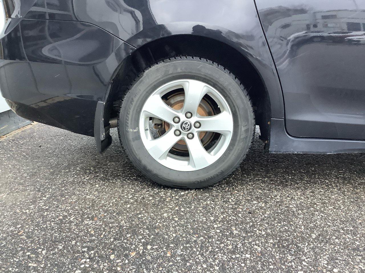 2020 Toyota Sienna LE Photo4