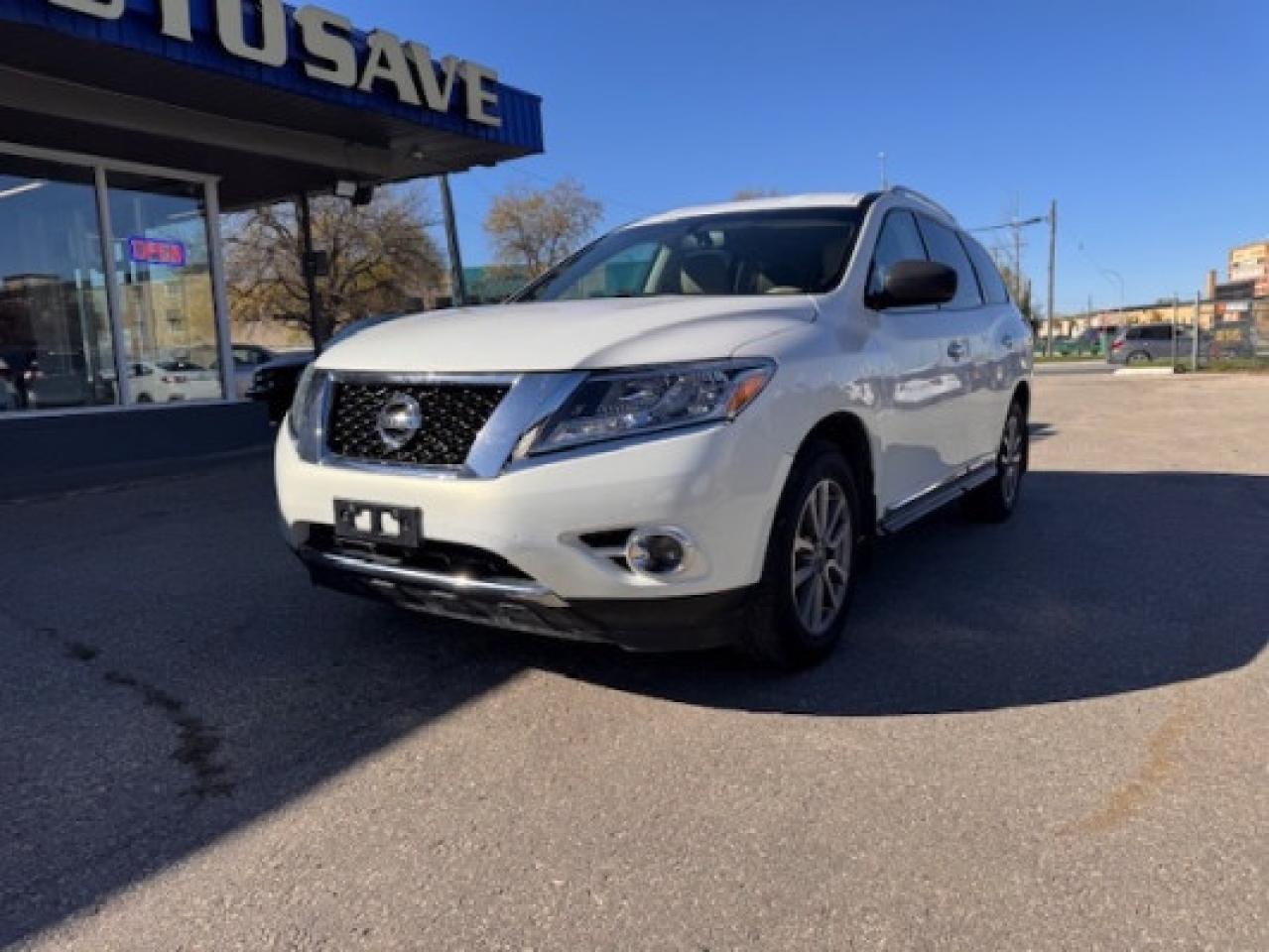 Used 2014 Nissan Pathfinder SL 4dr 4x4 CVT for sale in Winnipeg, MB