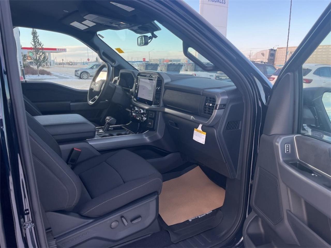 2025 Ford F-150 XLT  - 18" Wheels - Tow Package Photo5