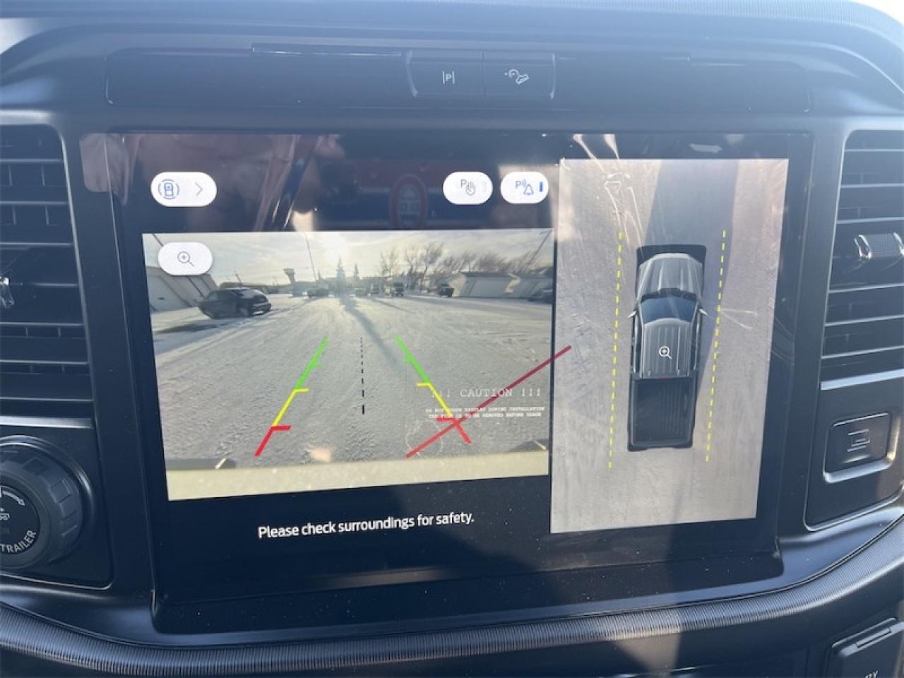 2025 Ford F-150 Platinum Photo5