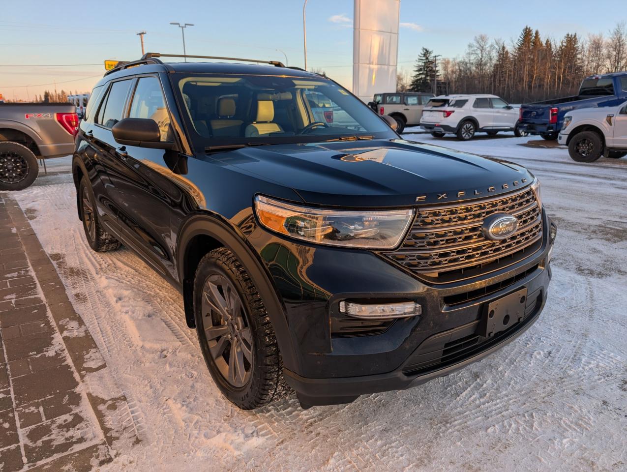 2021 Ford Explorer XLT Photo3