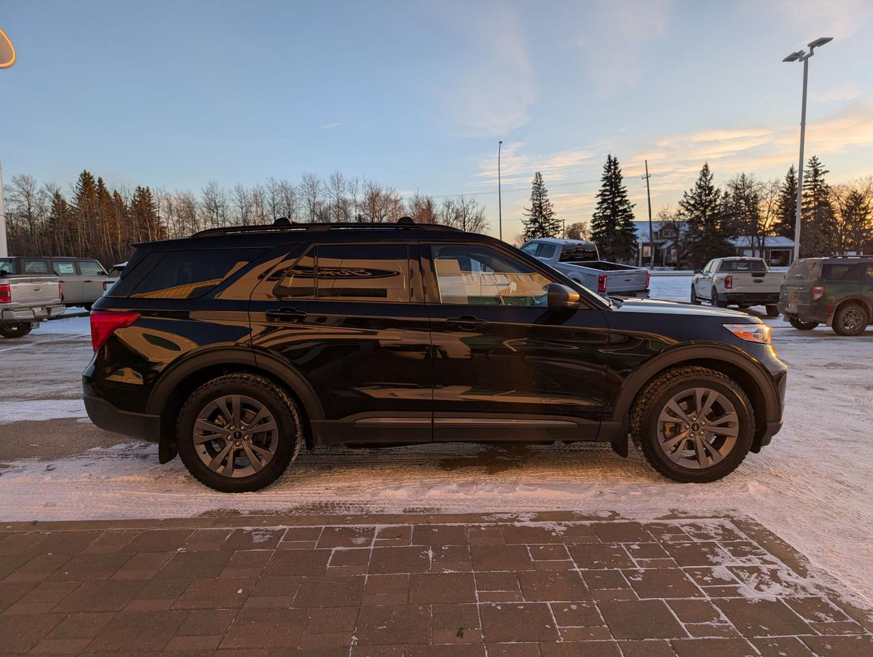 2021 Ford Explorer XLT Photo4