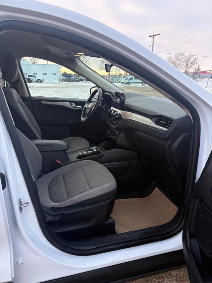 2020 Ford Escape SE Photo3