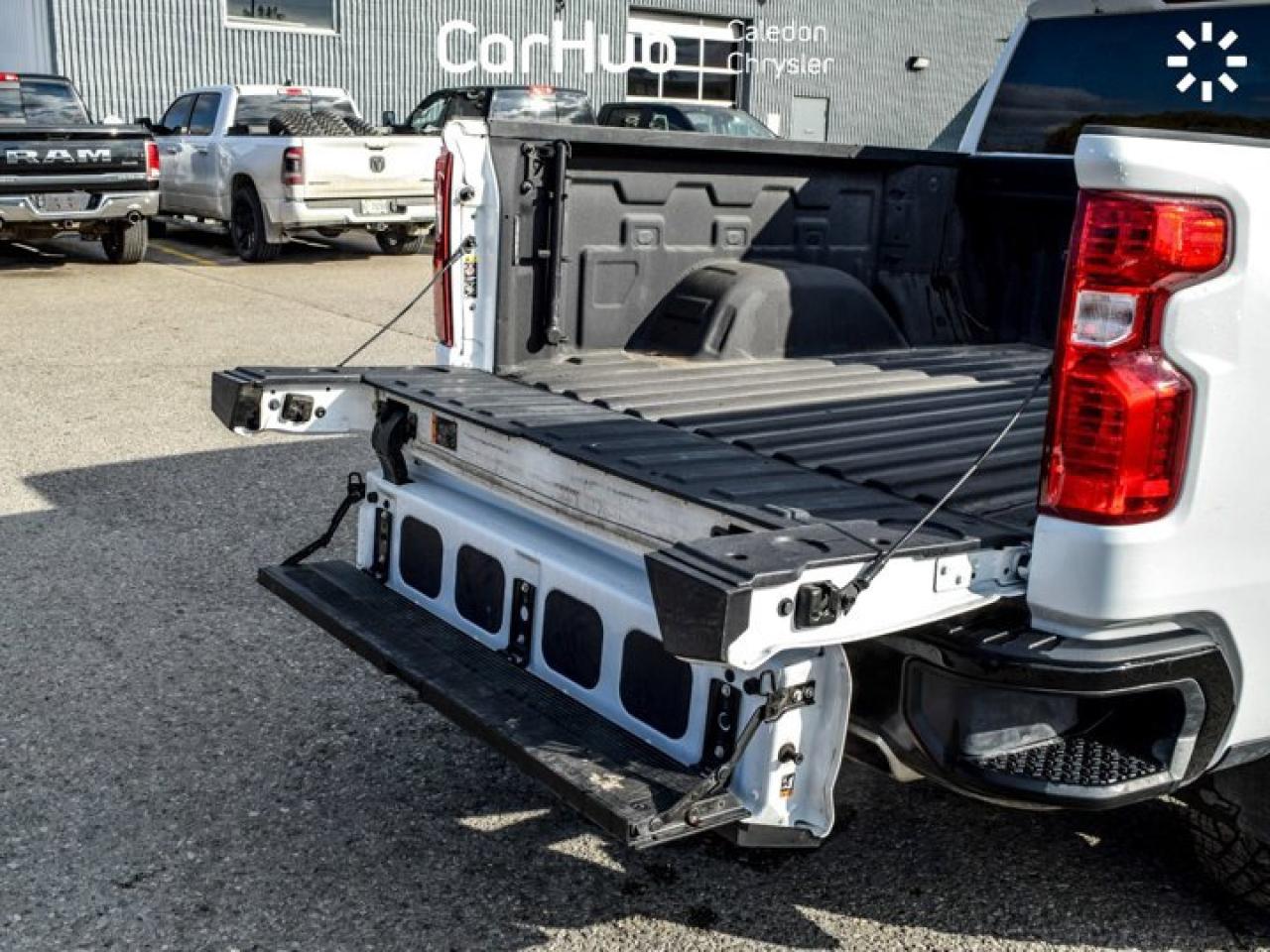 2024 Chevrolet Silverado 1500 Custom Trail Boss Z71 4WD Crew Cab 147" 6 Passenger Multifunction Tailgate Photo