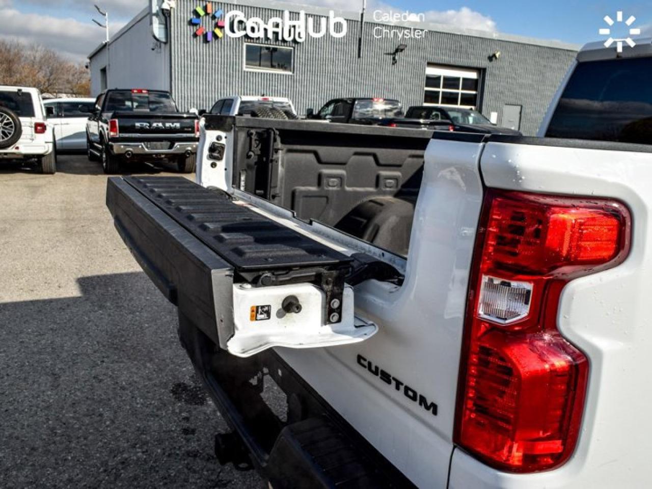 2024 Chevrolet Silverado 1500 Custom Trail Boss Z71 4WD Crew Cab 147" 6 Passenger Multifunction Tailgate Photo