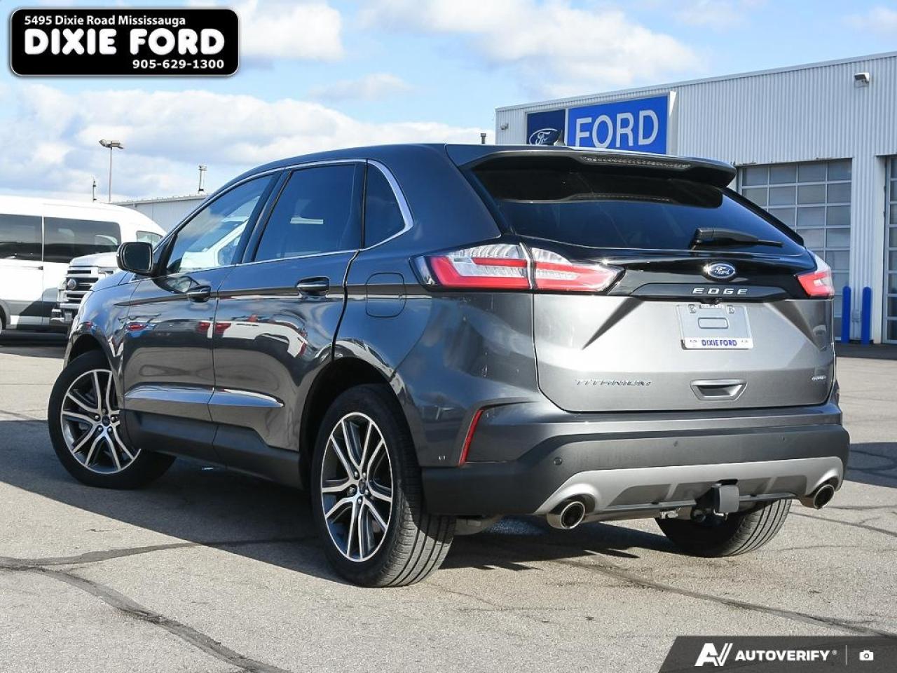 2021 Ford Edge Titanium Photo3