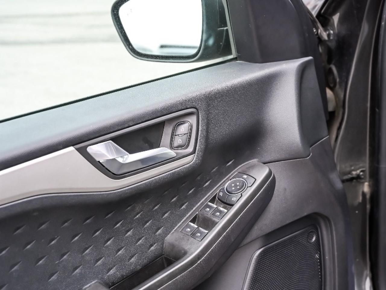 2020 Ford Escape SE Photo