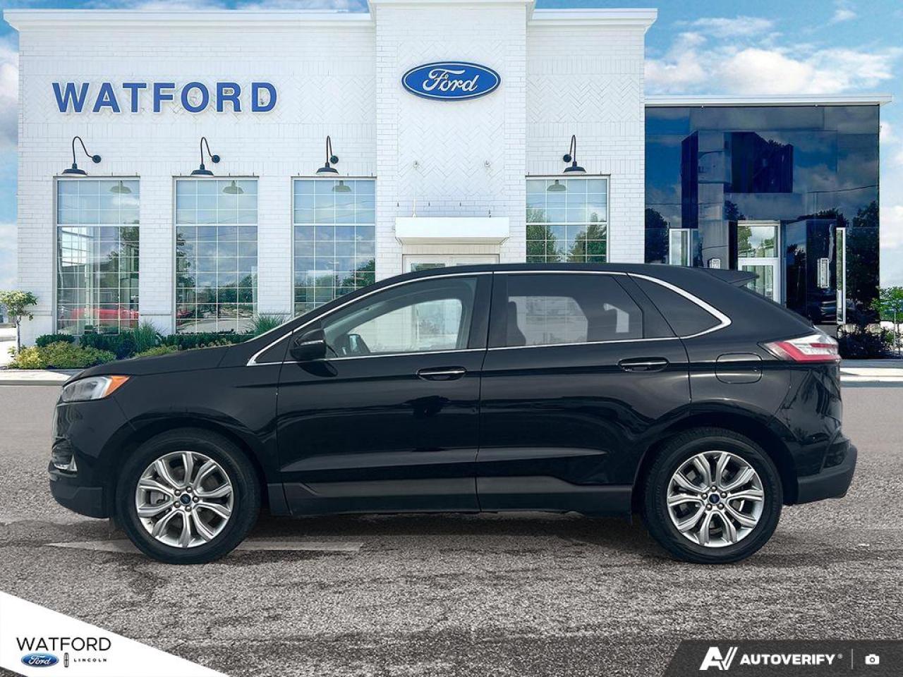 2022 Ford Edge Titanium AWD Photo2