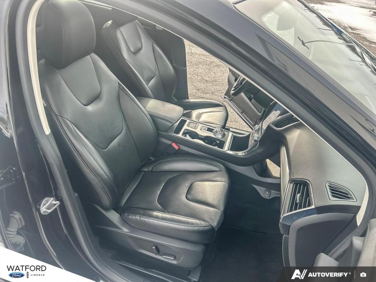 2022 Ford Edge Titanium AWD Photo