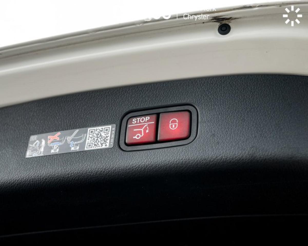 2024 Mercedes-Benz GLC 300 Panoroof Navigation 360 Camera Blind Spot Brake Assist Photo