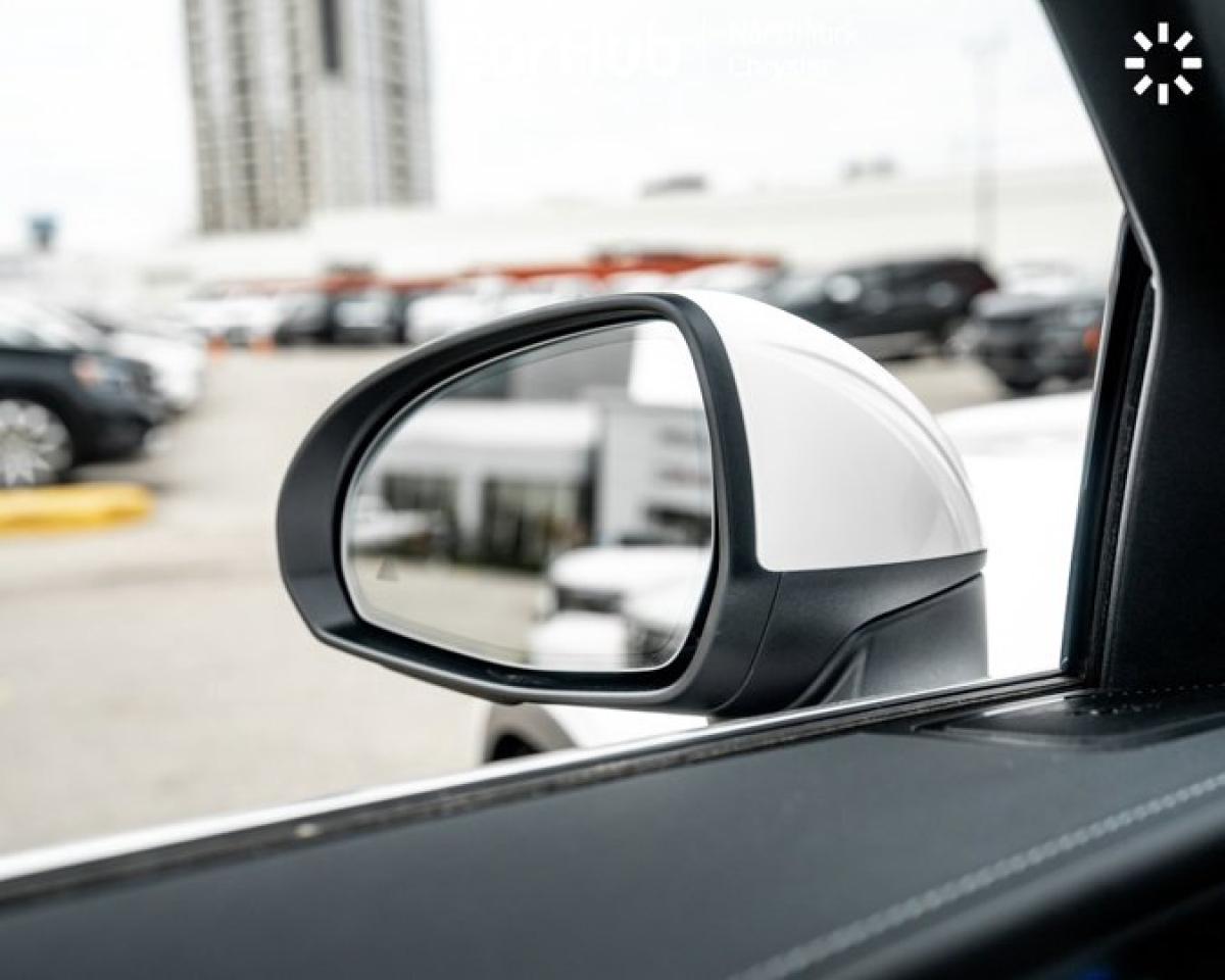 2024 Mercedes-Benz GLC 300 Panoroof Navigation 360 Camera Blind Spot Brake Assist Photo