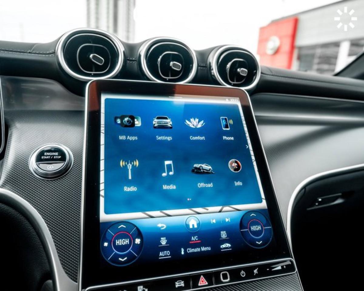 2024 Mercedes-Benz GLC 300 Panoroof Navigation 360 Camera Blind Spot Brake Assist Photo