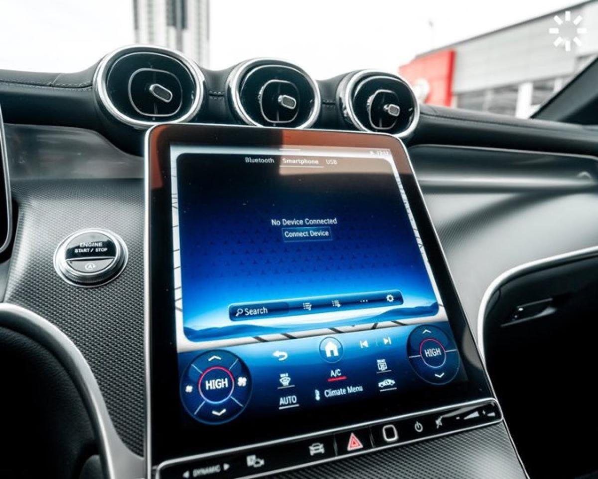 2024 Mercedes-Benz GLC 300 Panoroof Navigation 360 Camera Blind Spot Brake Assist Photo