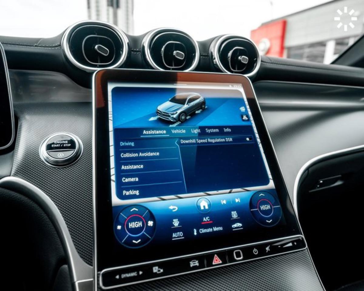 2024 Mercedes-Benz GLC 300 Panoroof Navigation 360 Camera Blind Spot Brake Assist Photo