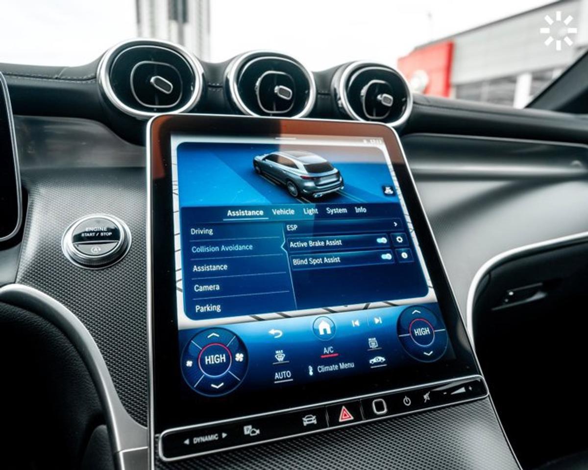 2024 Mercedes-Benz GLC 300 Panoroof Navigation 360 Camera Blind Spot Brake Assist Photo