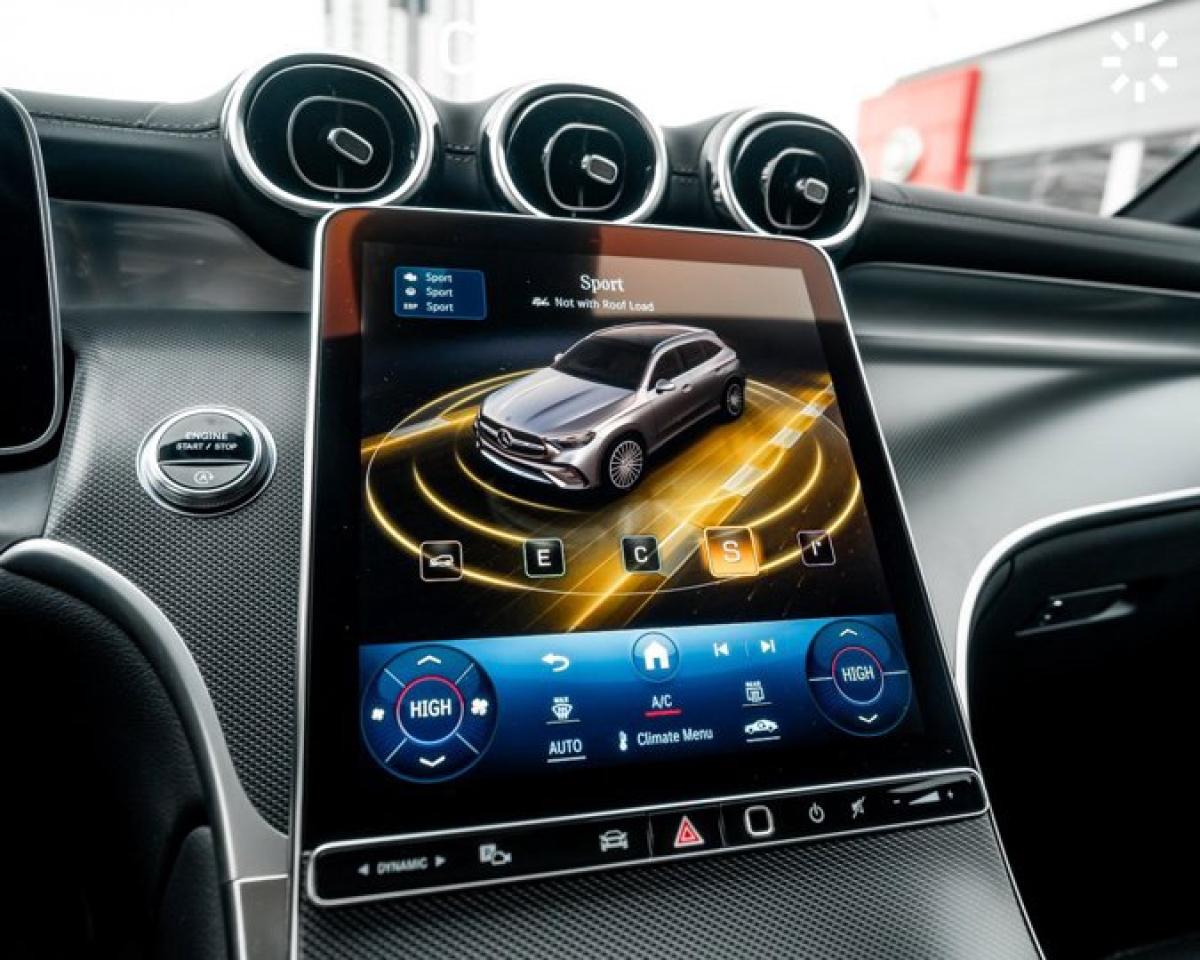 2024 Mercedes-Benz GLC 300 Panoroof Navigation 360 Camera Blind Spot Brake Assist Photo