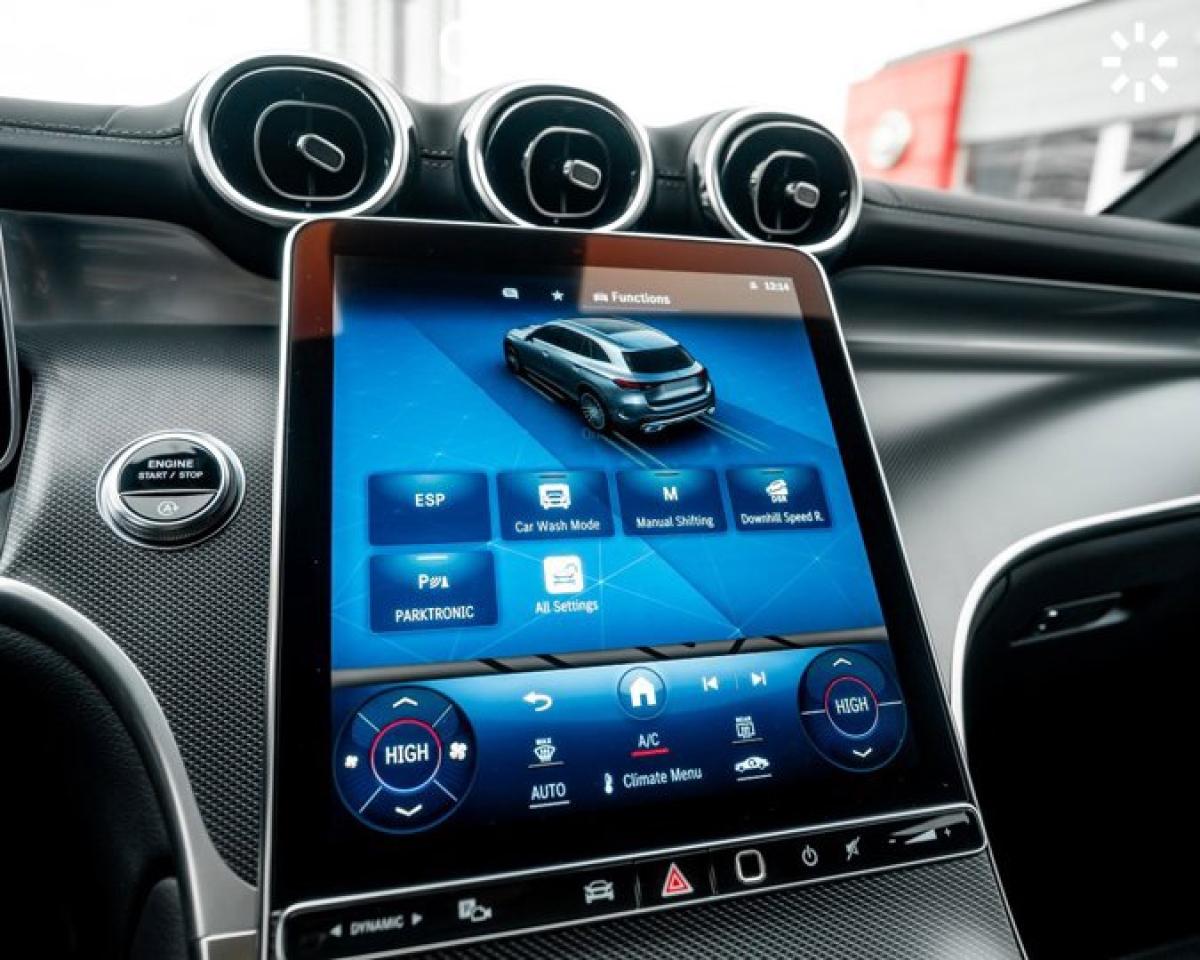 2024 Mercedes-Benz GLC 300 Panoroof Navigation 360 Camera Blind Spot Brake Assist Photo