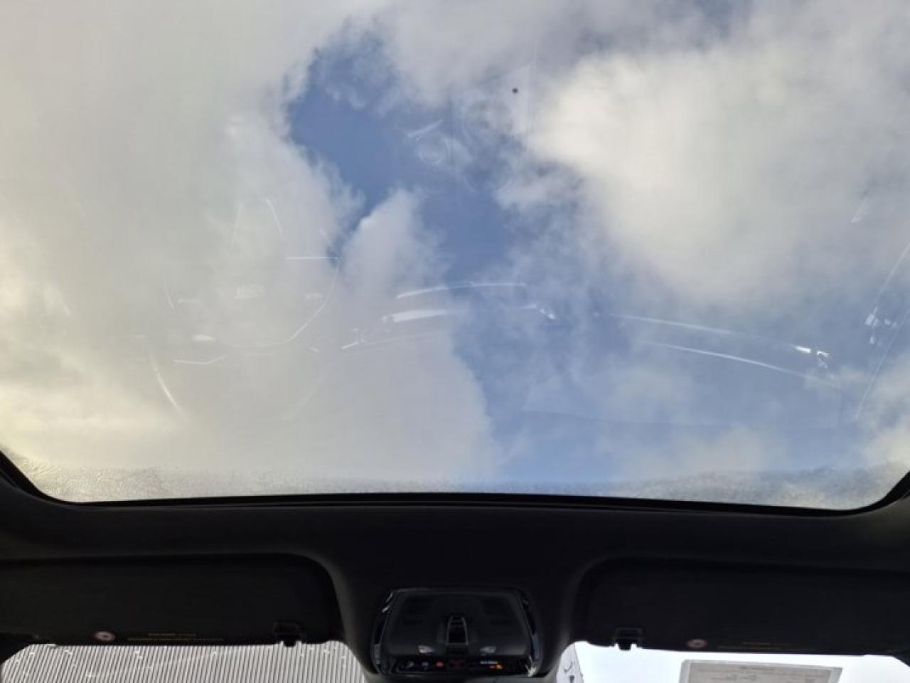 2024 Cadillac LYRIQ Tech Leather | Sunroof | Nav | Heated Seats | CarPlay + Android | Rear Camera | and More ! Photo