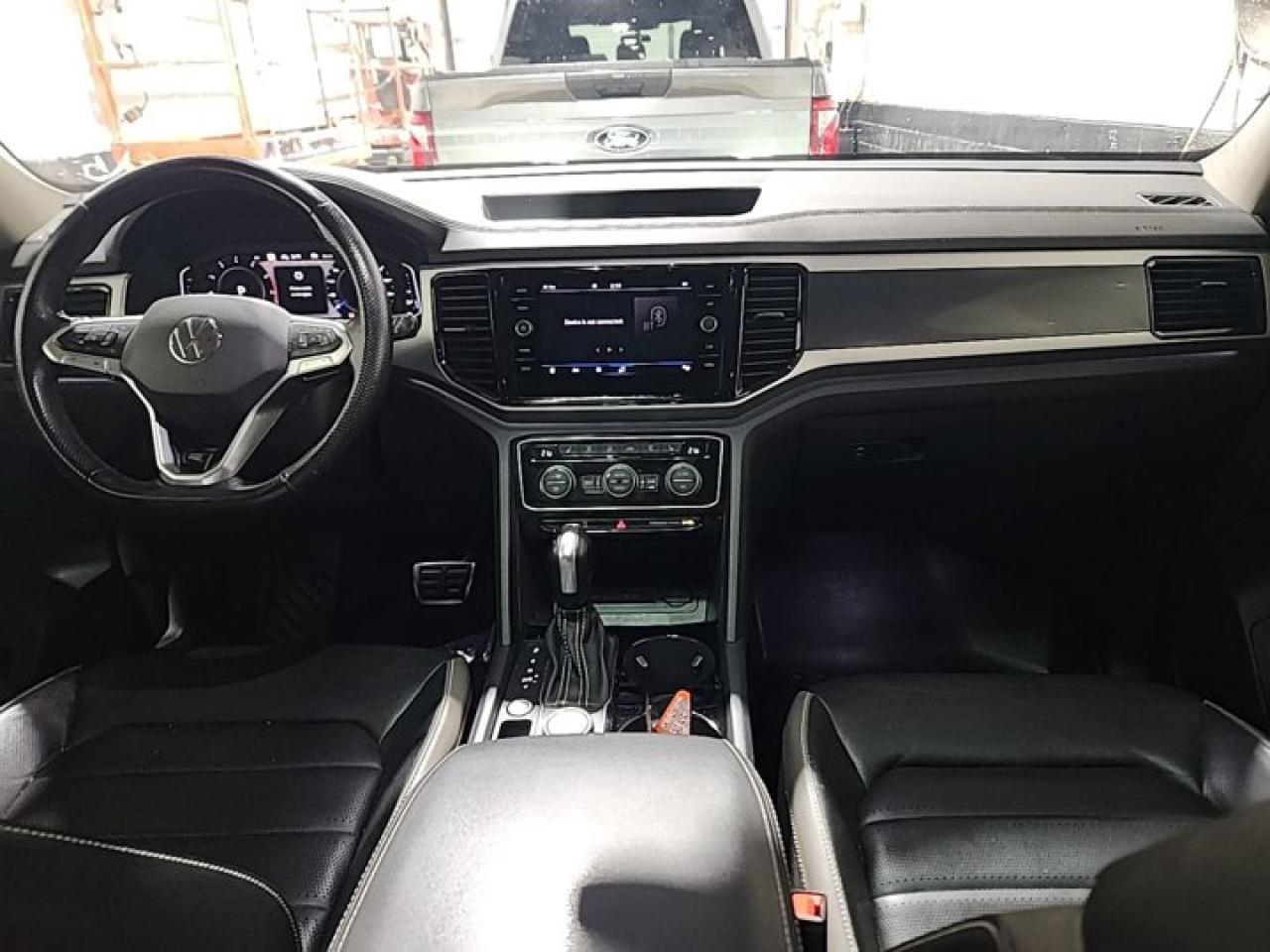 2023 Volkswagen Atlas Highline R-Line AWD | V6 | Leather | Nav | Pano Roof | Cooled + Heated Seats | and More ! Photo2