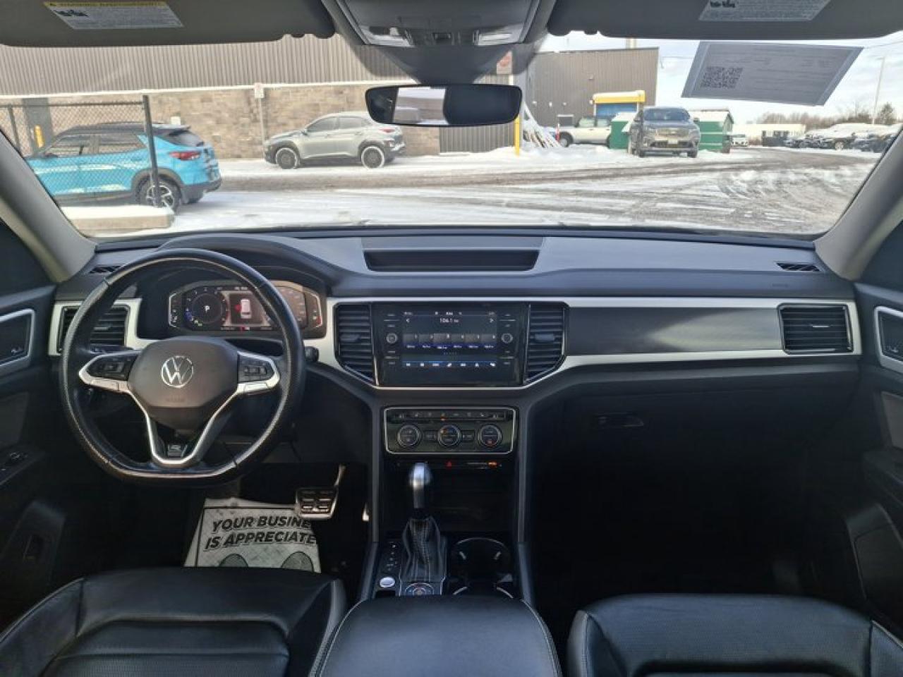 2023 Volkswagen Atlas Highline R-Line AWD | V6 | Leather | Nav | Pano Roof | Cooled + Heated Seats | and More ! Photo