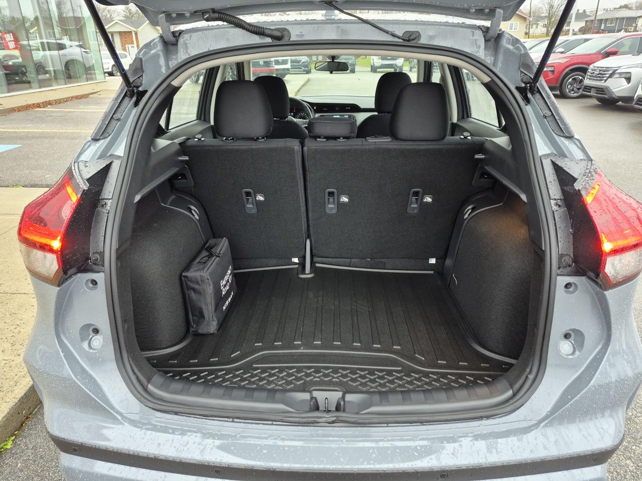 2025 Nissan Kicks Play SV FWD Photo13