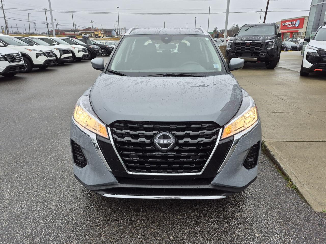 2025 Nissan Kicks Play SV FWD Photo2