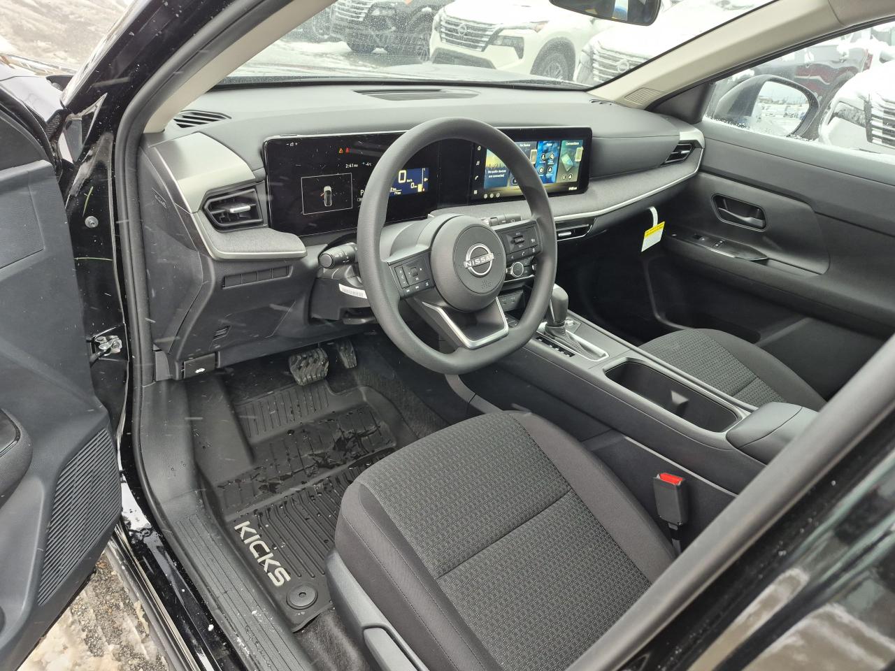 2026 Nissan Kicks S Photo6