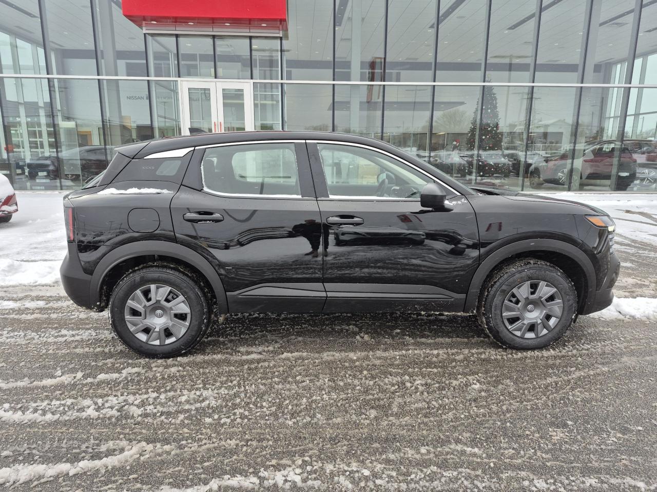 2026 Nissan Kicks S Photo5