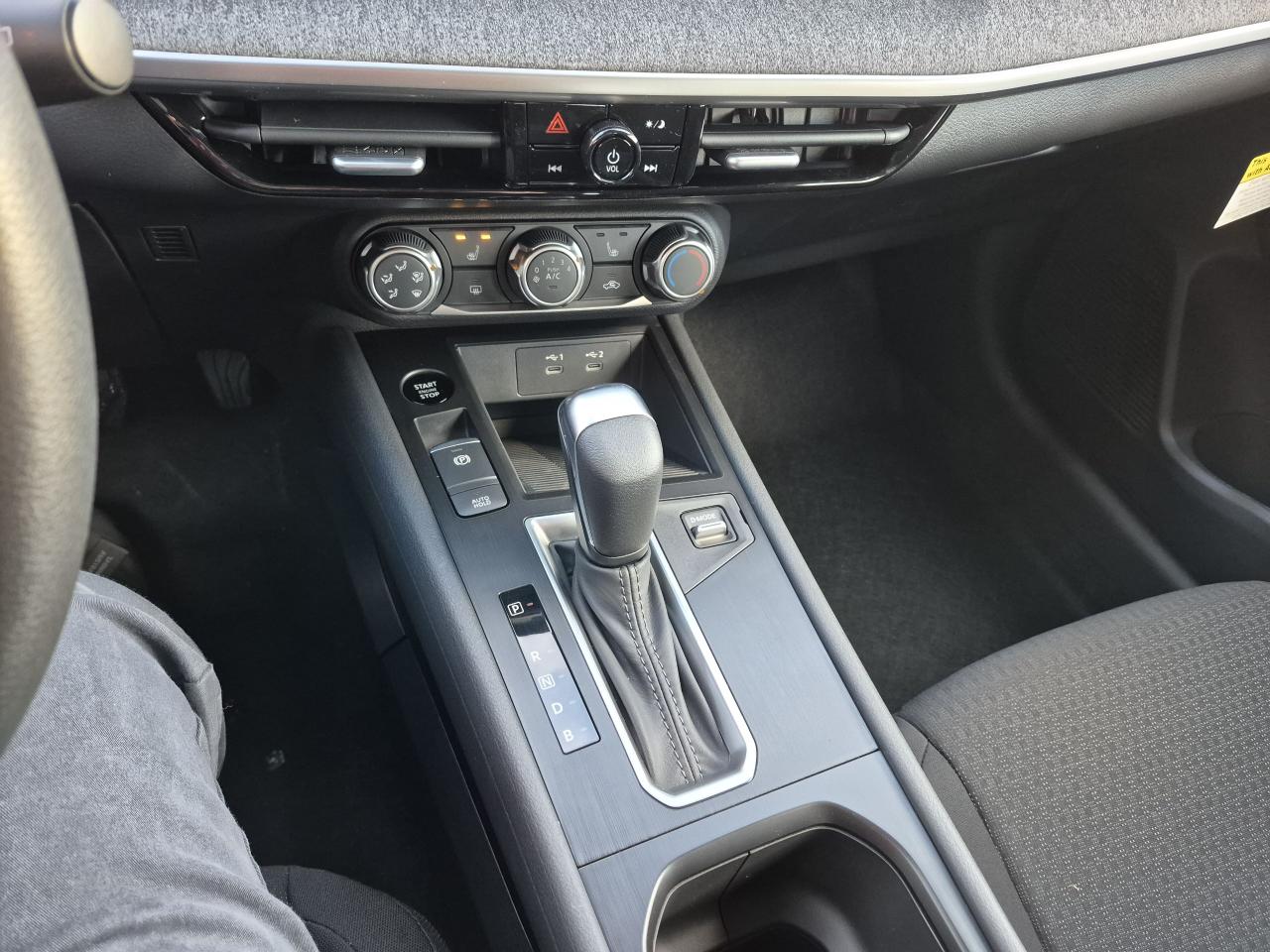 2026 Nissan Kicks S Photo10