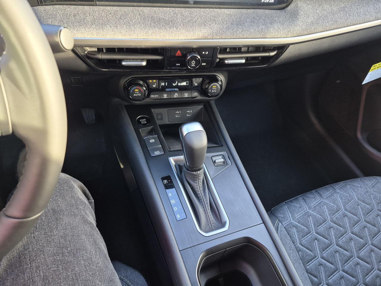 2026 Nissan Kicks SV Photo10