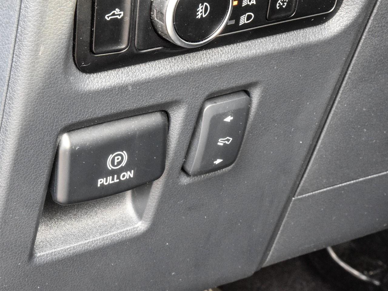 2023 Ford F-150 Lariat 4WD SuperCrew 5.5' Box Photo