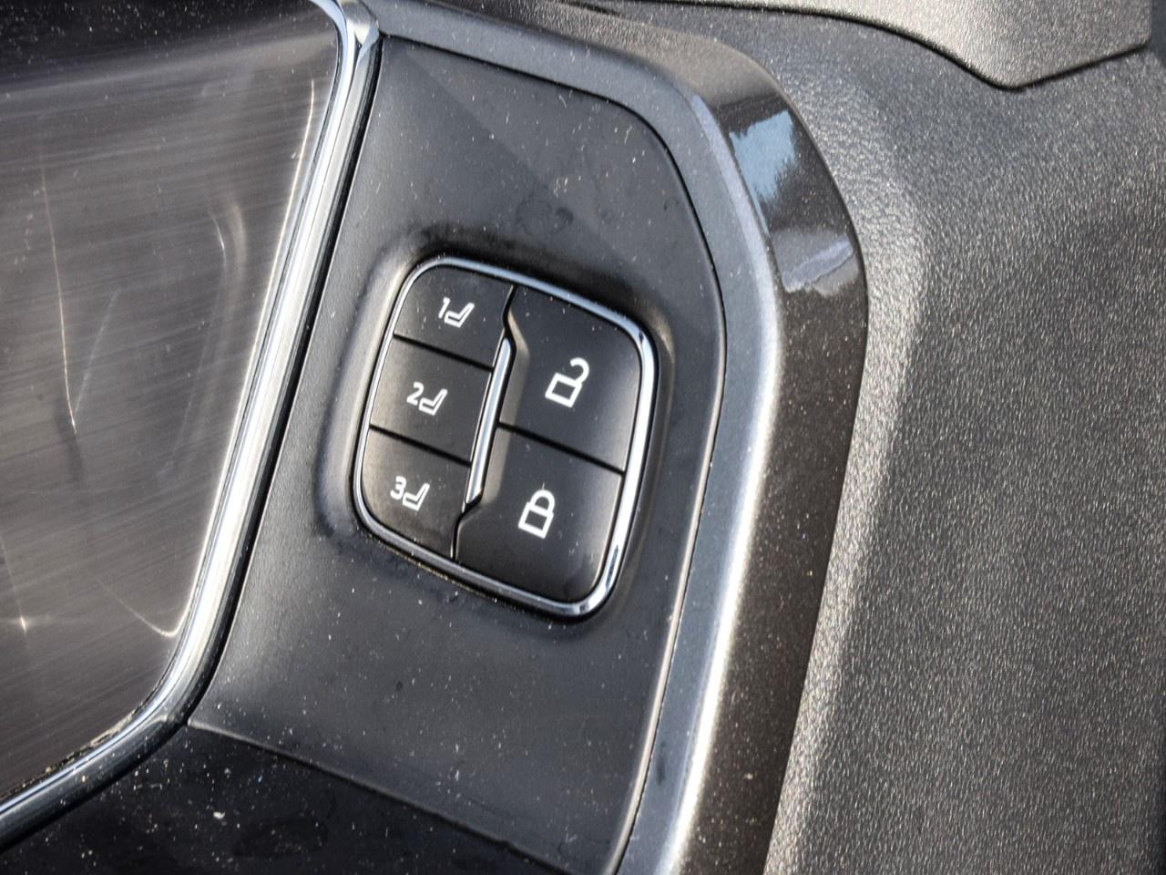 2023 Ford F-150 Lariat 4WD SuperCrew 5.5' Box Photo