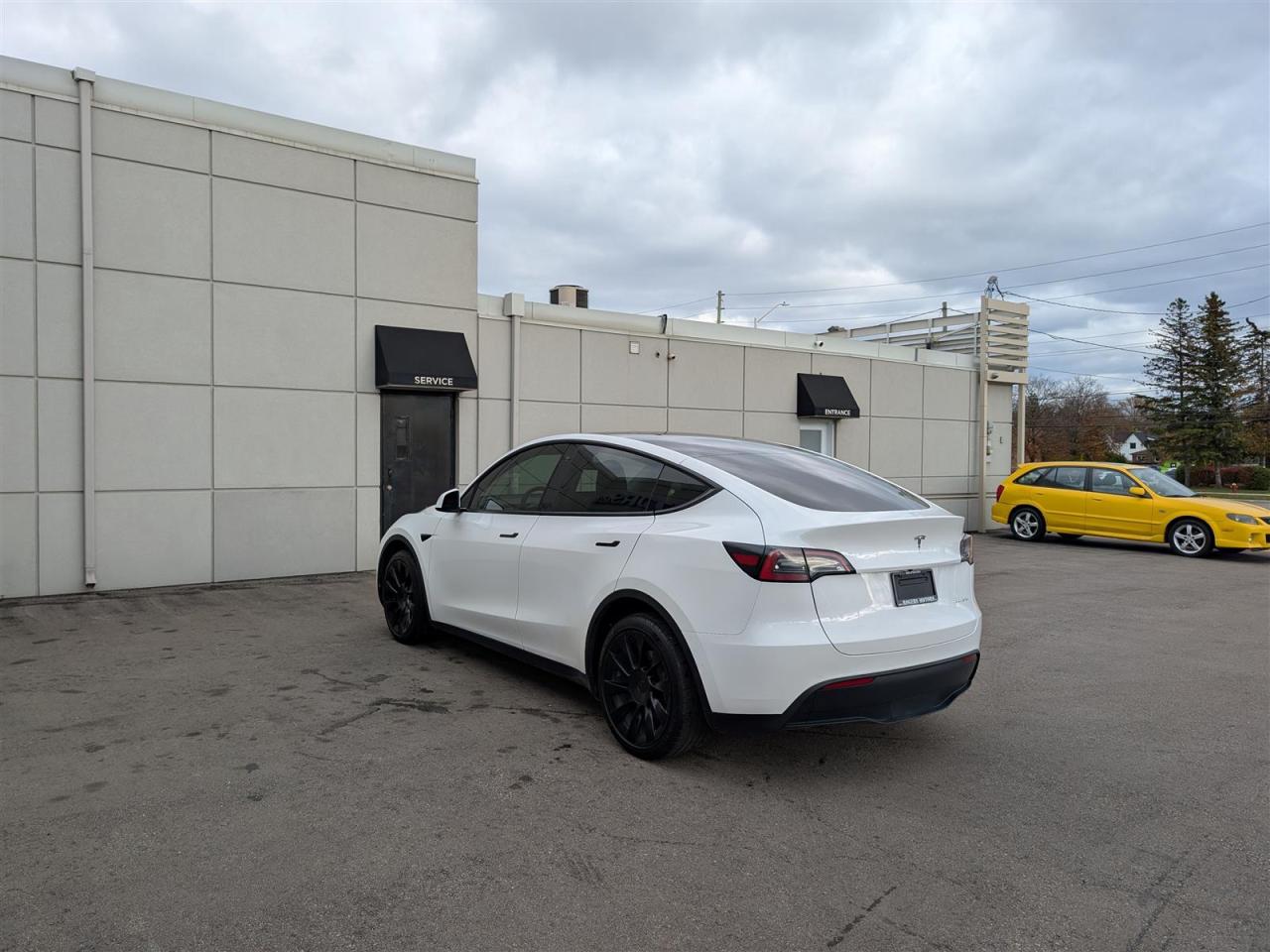 2021 Tesla Model Y LONG RANGE AWD - DUAL MOTOR Photo2