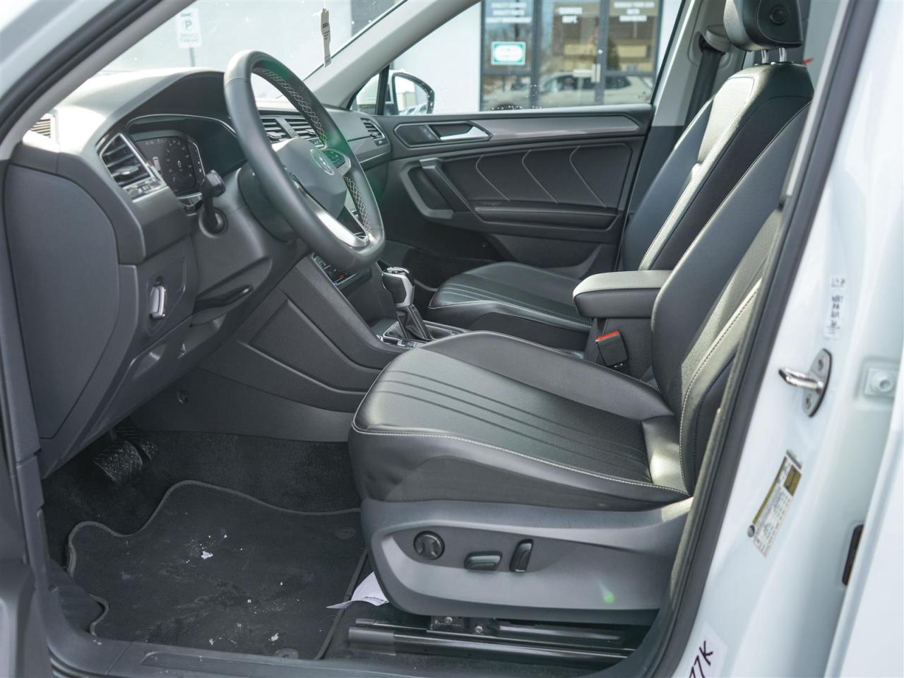 2024 Volkswagen Tiguan COMFORTLINE | PANORAMIC ROOF | NO ACCIDENTS Photo