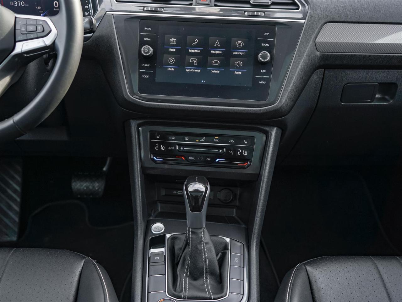 2024 Volkswagen Tiguan COMFORTLINE | PANORAMIC ROOF | NO ACCIDENTS Photo