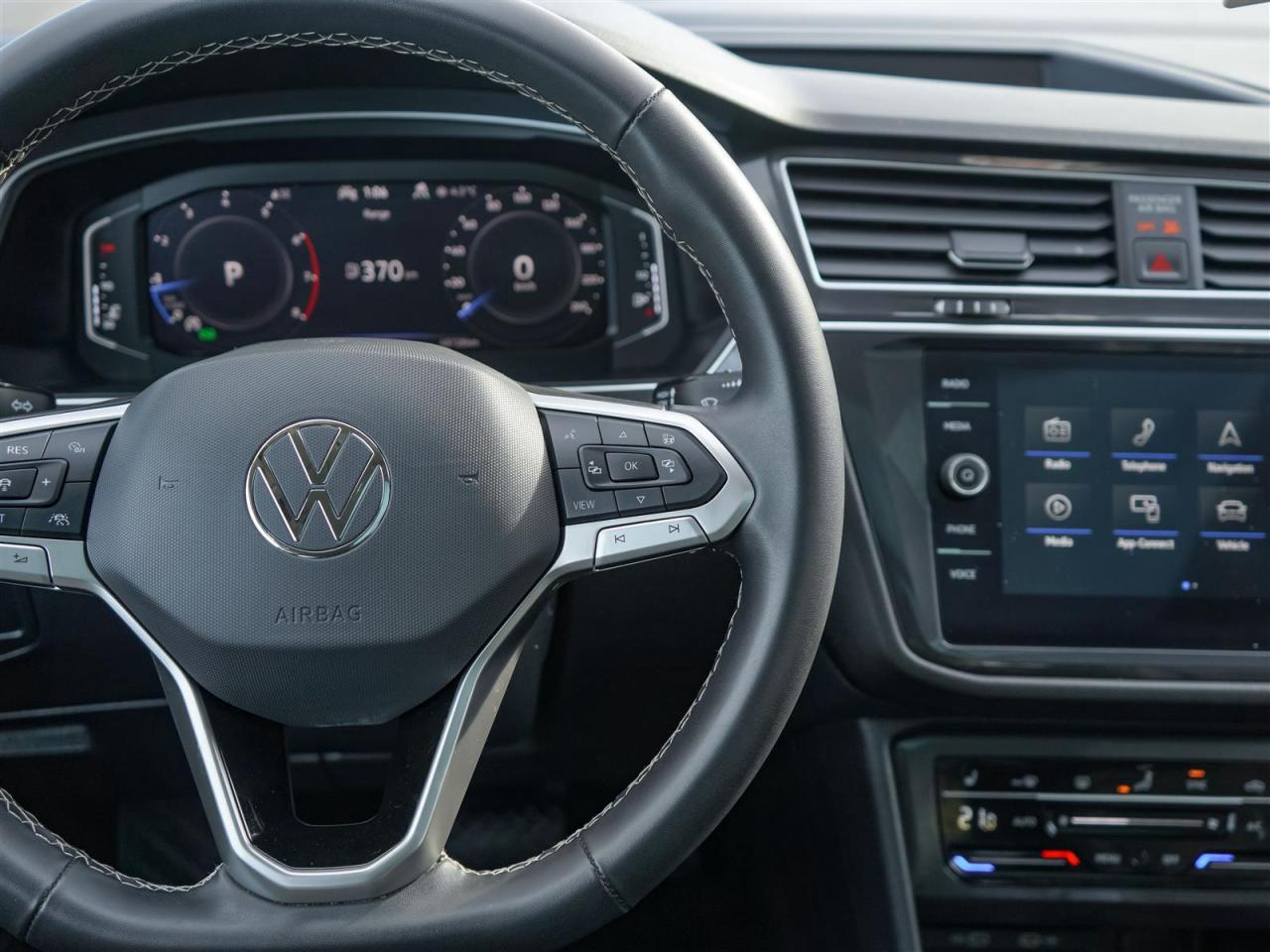 2024 Volkswagen Tiguan COMFORTLINE | PANORAMIC ROOF | NO ACCIDENTS Photo