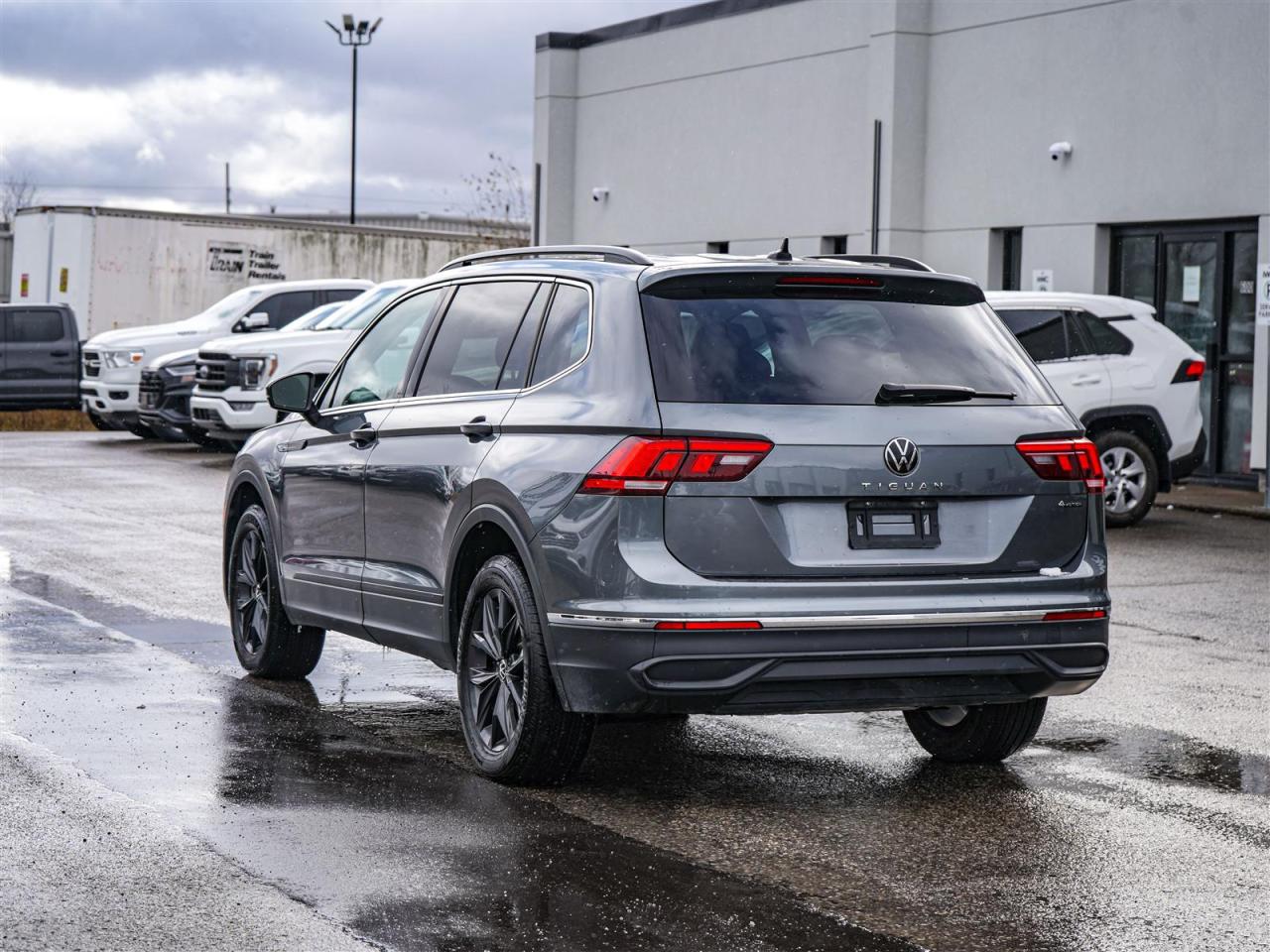 2024 Volkswagen Tiguan COMFORTLINE | PANORAMIC ROOF | NO ACCIDENTS Photo