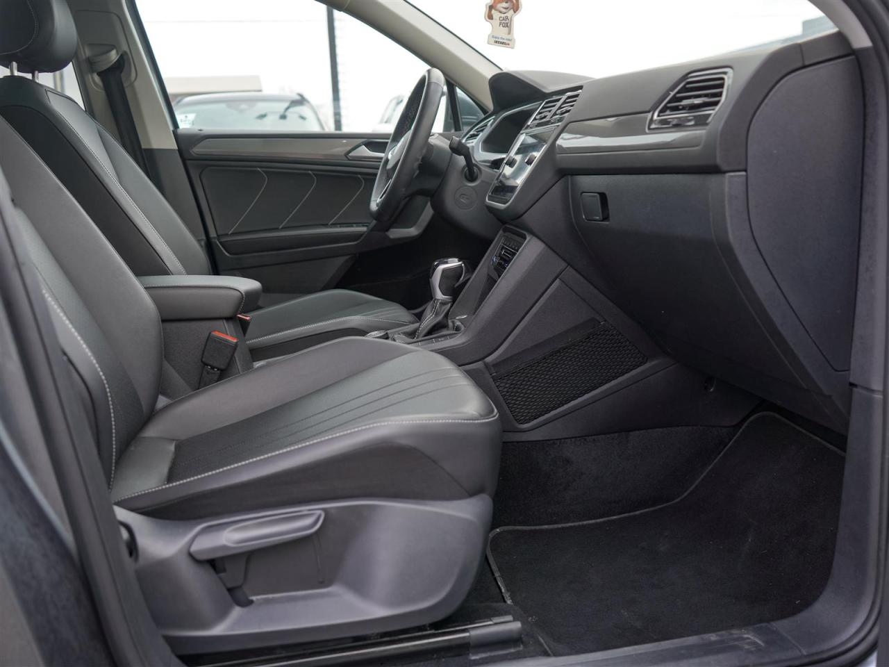 2024 Volkswagen Tiguan COMFORTLINE | PANORAMIC ROOF | NO ACCIDENTS Photo