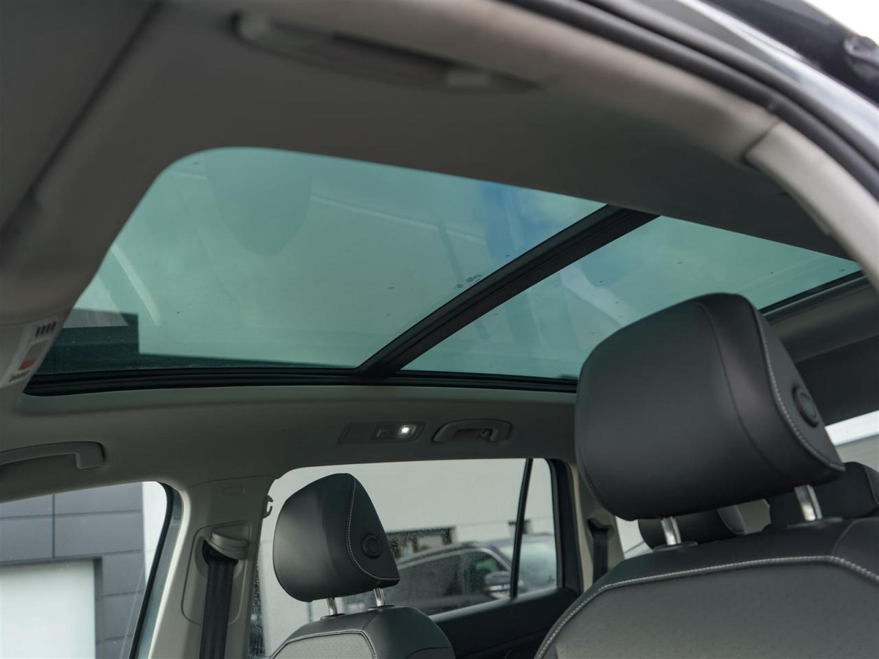 2024 Volkswagen Tiguan COMFORTLINE | PANORAMIC ROOF | NO ACCIDENTS Photo
