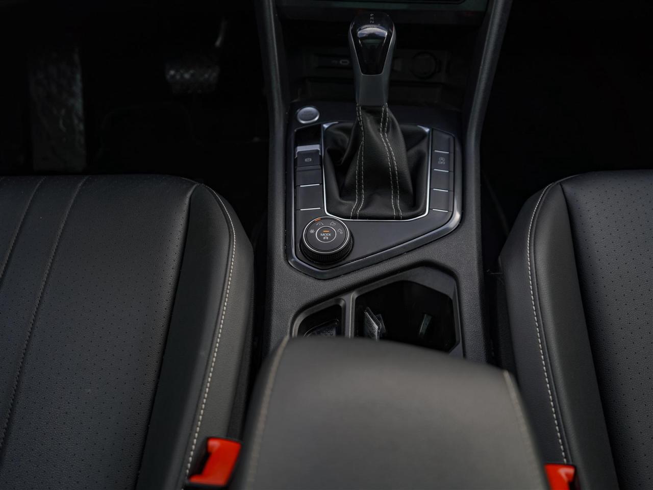 2024 Volkswagen Tiguan COMFORTLINE | PANORAMIC ROOF | NO ACCIDENTS Photo