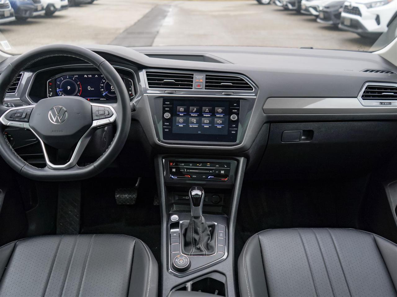 2024 Volkswagen Tiguan COMFORTLINE | PANORAMIC ROOF | NO ACCIDENTS Photo