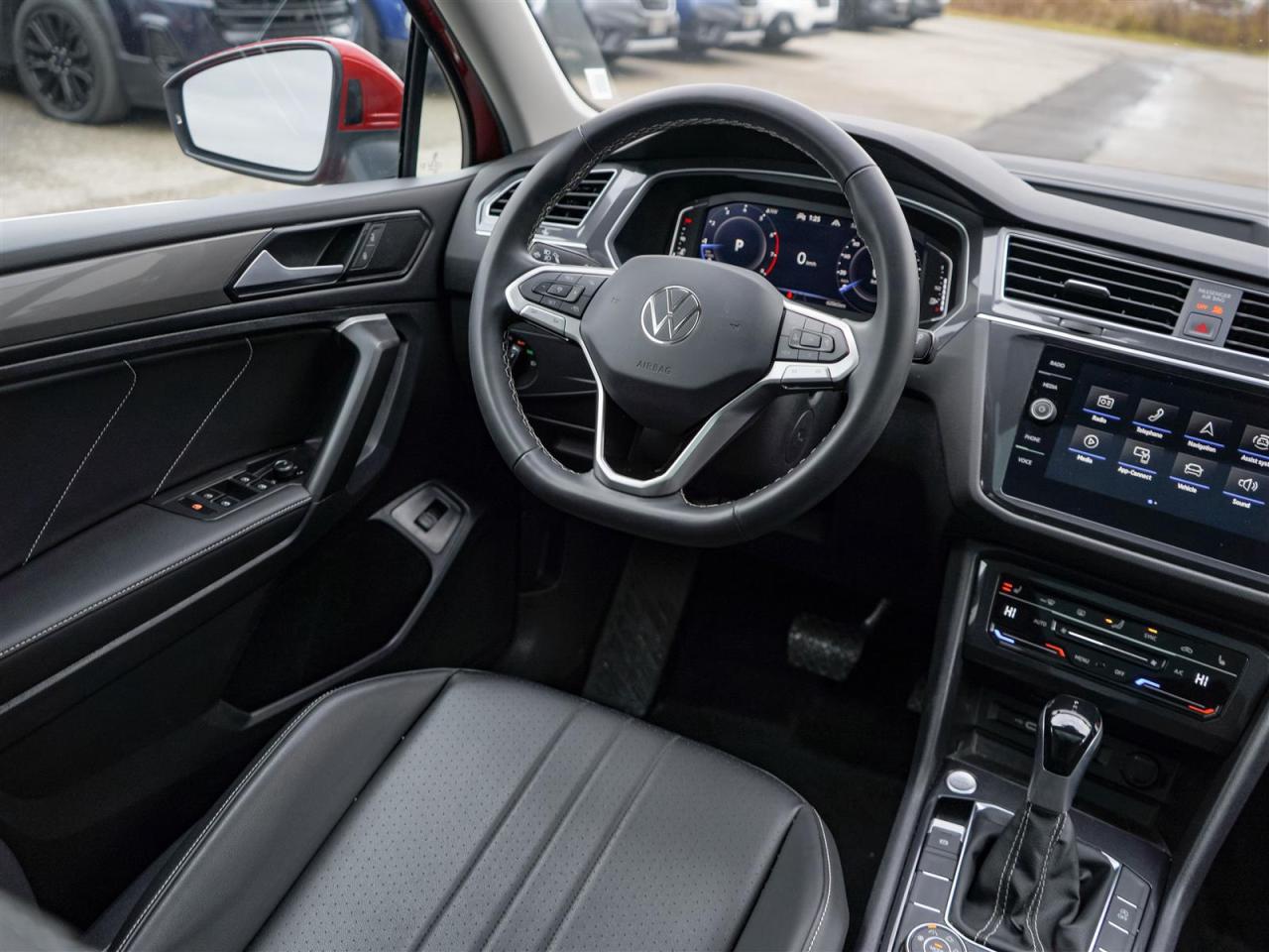 2024 Volkswagen Tiguan COMFORTLINE | PANORAMIC ROOF | NO ACCIDENTS Photo