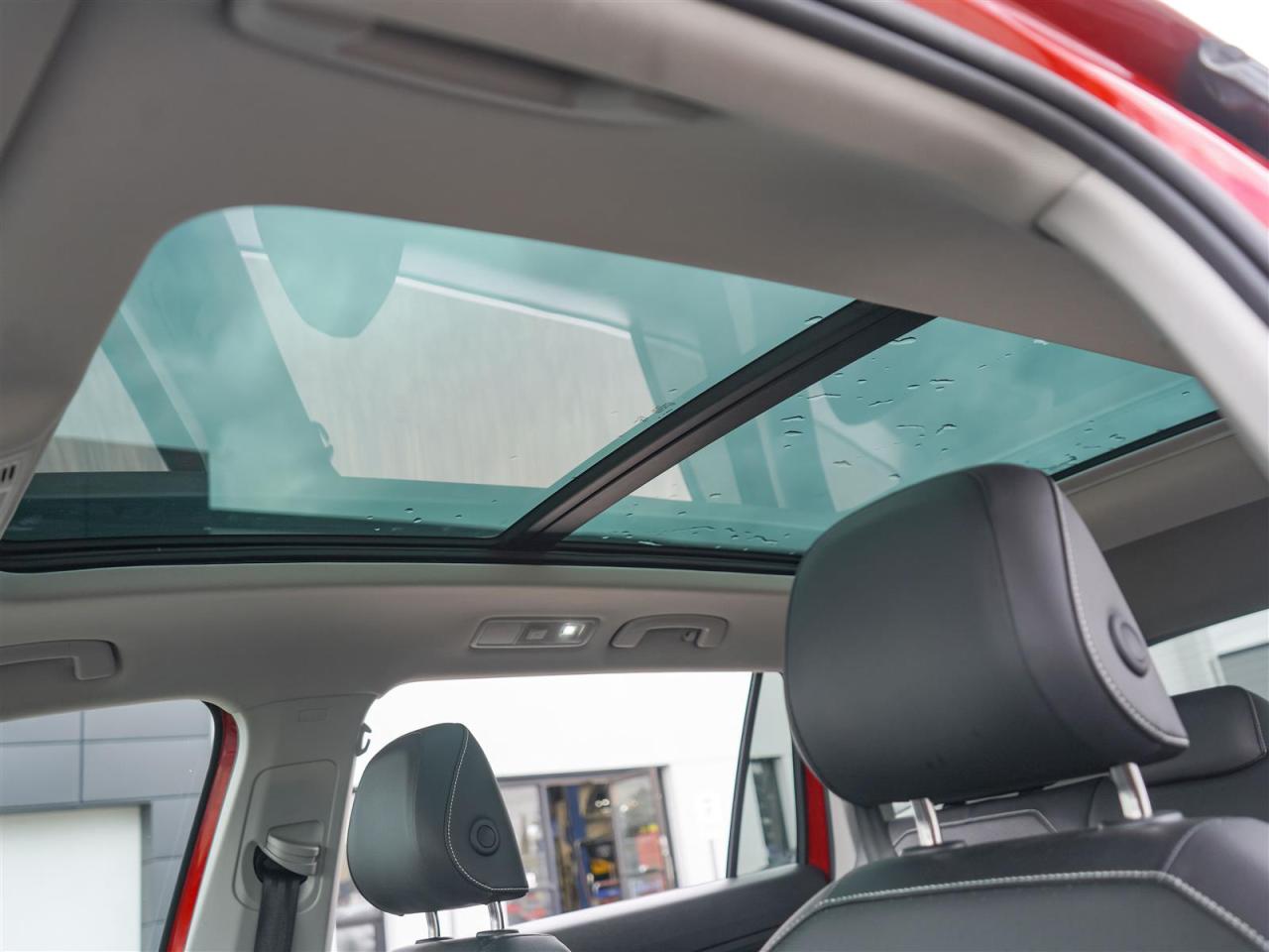 2024 Volkswagen Tiguan COMFORTLINE | PANORAMIC ROOF | NO ACCIDENTS Photo