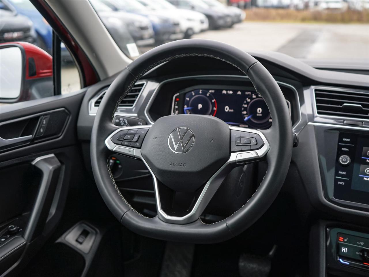 2024 Volkswagen Tiguan COMFORTLINE | PANORAMIC ROOF | NO ACCIDENTS Photo