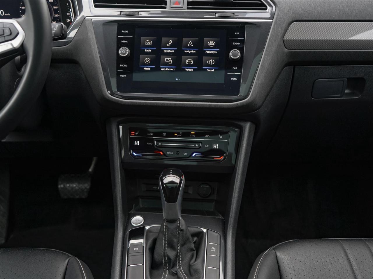 2024 Volkswagen Tiguan COMFORTLINE | PANORAMIC ROOF | NO ACCIDENTS Photo