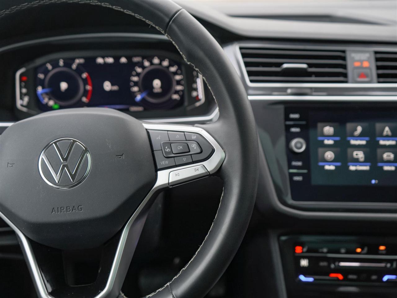 2024 Volkswagen Tiguan COMFORTLINE | PANORAMIC ROOF | NO ACCIDENTS Photo