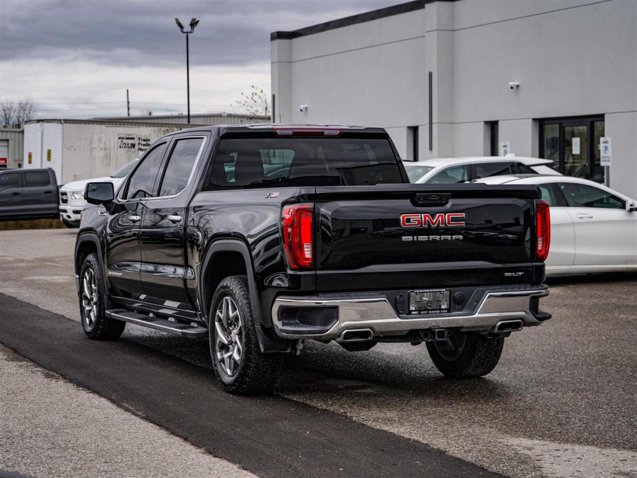 2023 GMC Sierra 1500 CREW | SLT | 5.3L V8 4x4 | LEATHER | X31 PKG Photo